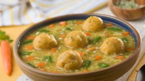 Receta caldo de albóndigas y queso: Sabor ecuatoriano fácil